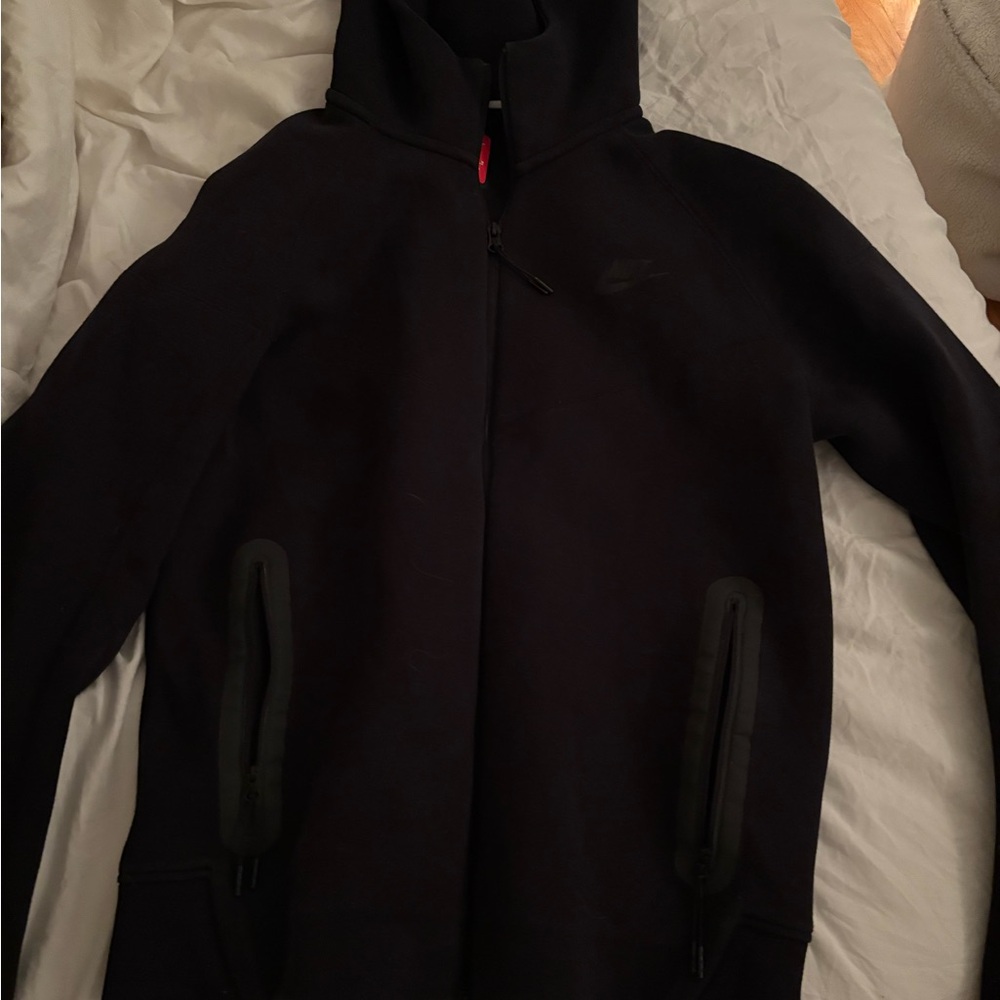 Black Nike Tech